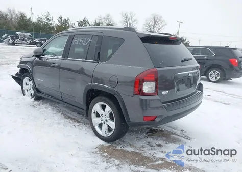 2016 Jeep Compass Latitude z USA, uszkodzony, nr VIN 1C4NJCEBXGD676375